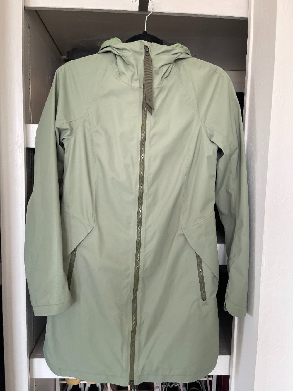 Lululemon Rebel Rain Coat, Size 4